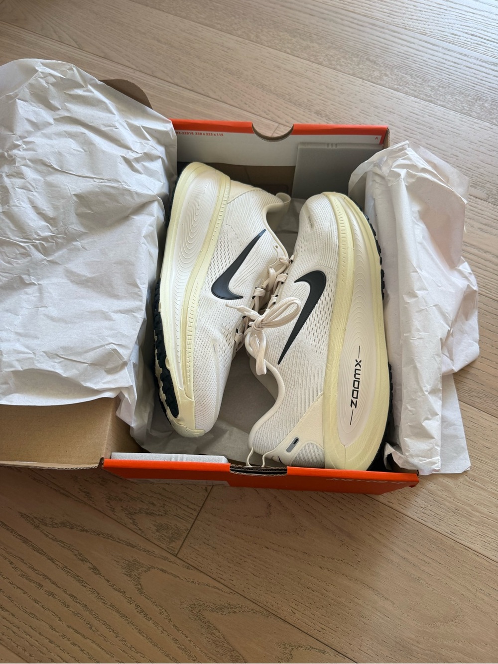 Nike Vomero 18 Women’s Running Shoes Soft Pearl/Black Size 10 NEW